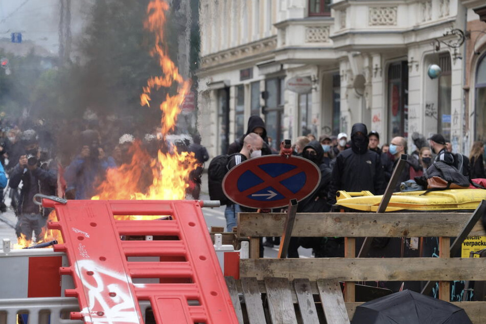 Auf der Wolfgang-Heinze-Straße hatten Unbekannte im Zuge der Demo im September Barrikaden errichtet und diese dann angezündet.