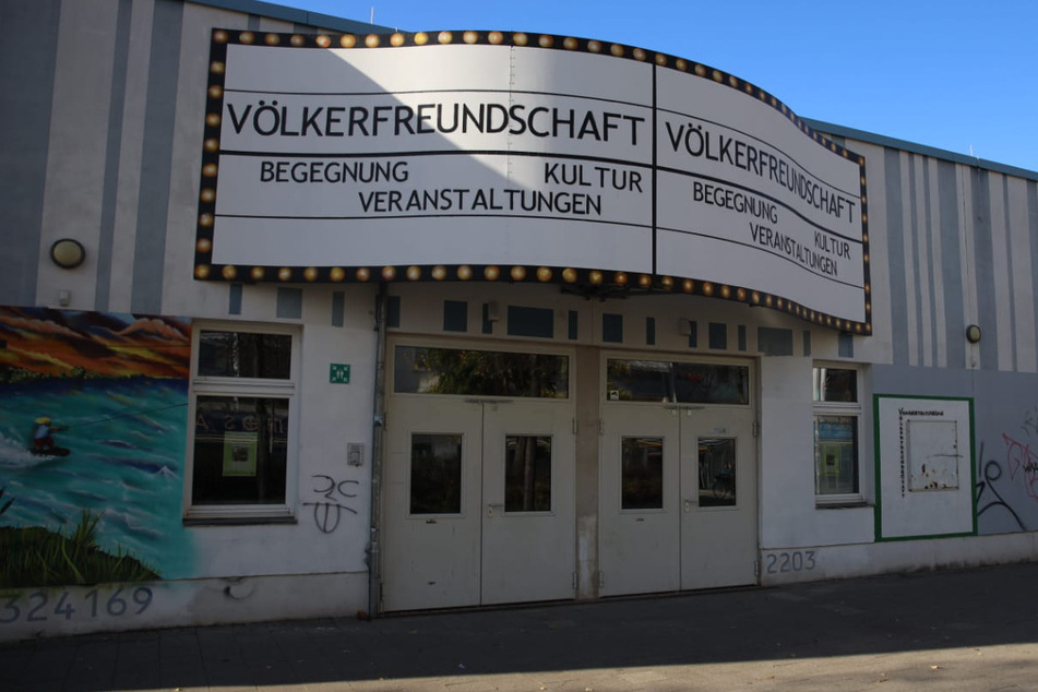 Die "Völkerfreundschaft" in Grünau soll ab 2026 einem neuen Bildungs- und Bürgerzentrum weichen.