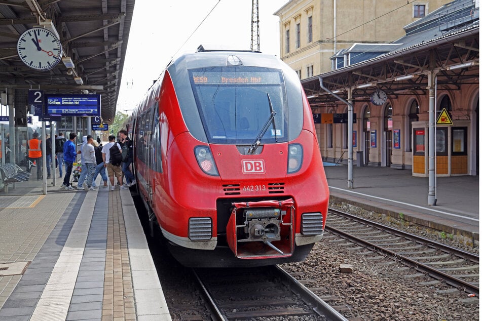 Der Regionalverkehr ist aufgrund einer Weichenstörung in Riesa seit Dienstagmittag von massiven Einschränkungen betroffen. (Archivbild)