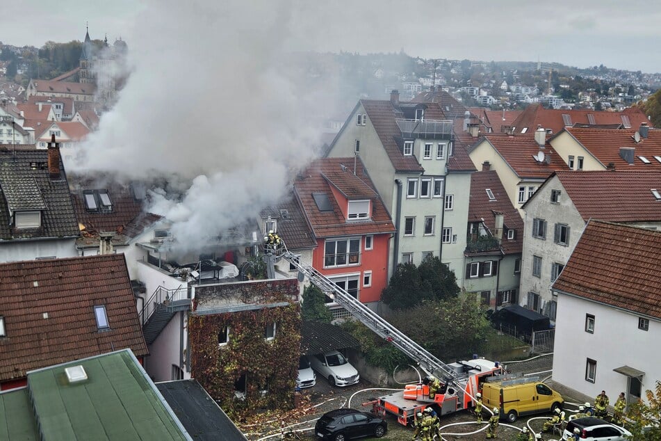 Nach ersten Angaben der Beamten gibt es zwei Tote und einen Verletzten.