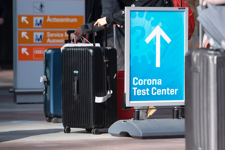 Corona-Testpflicht für Reise-Rückkehrer verspätet sich