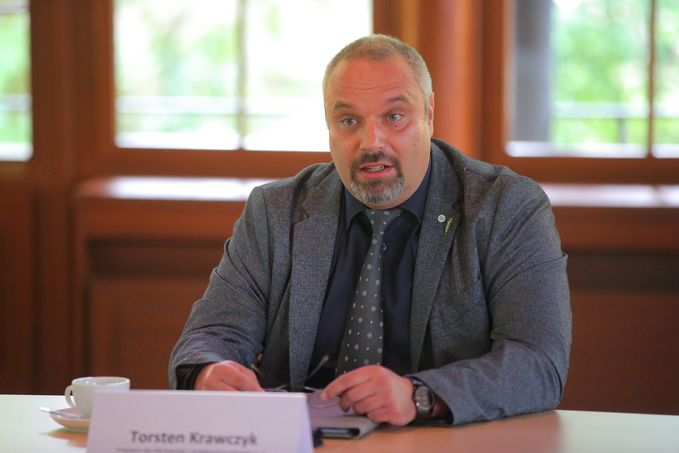 Sachsens Bauernpräsident Torsten Krawczyk (45) hat keine großen Hoffnungen, dass allzu bald ein sächsischer Schlachthof gegründet wird.