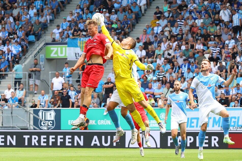 CFC-Keeper Daniel Adamczyk (22, M., gegen Zwickaus Luis Klein, 21) will gegen Zehlendorf seinen Kasten erneut sauber halten.