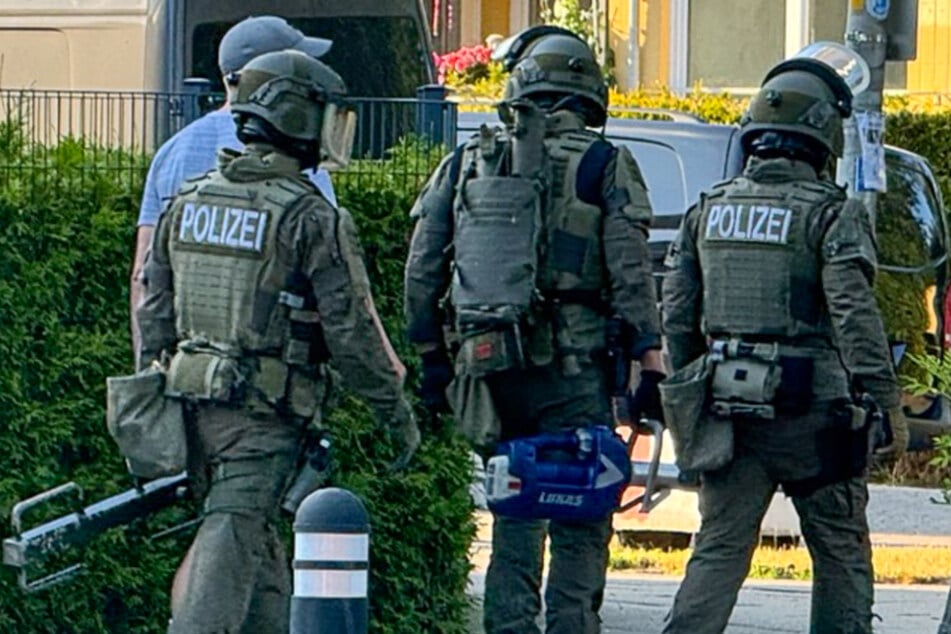 SEK-Einsatz! Spezialkräfte stürmen Wohnung nach Schüssen auf Hamburger