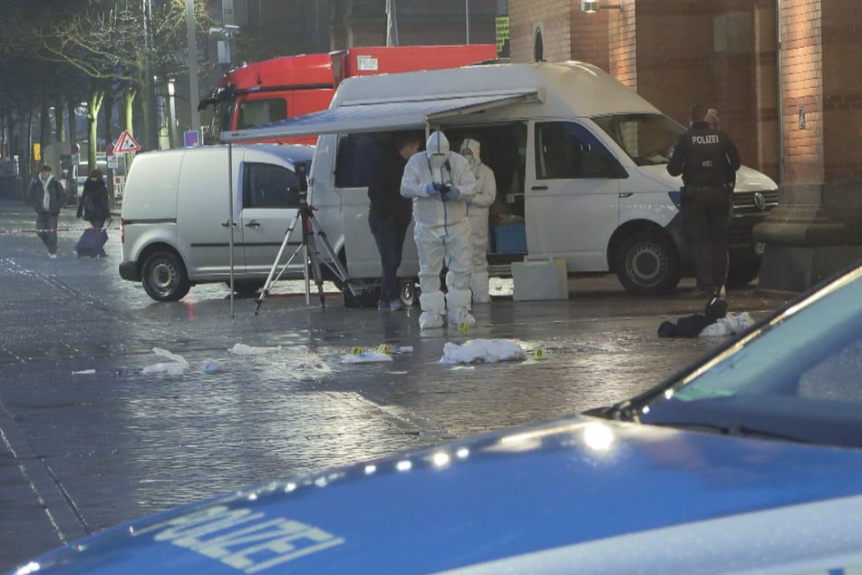 Die Polizei sicherte nach der Schussabgabe Spuren am Tatort.