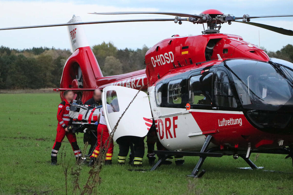 Am Dienstag sind fünf Menschen bei einem Auffahrunfall im Bereich einer Baustelle auf der A9 bei Niemegk teilweise schwer verletzt worden. Auch ein Rettungshubschrauber wurde zur Bergung der Verletzten eingesetzt. (Symbolfoto)