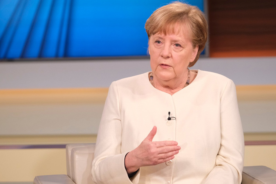Angela Merkel (66, CDU): "Es ist eine kritische Zeit! Es ist ernst, bitte nehmen Sie es ernst!"