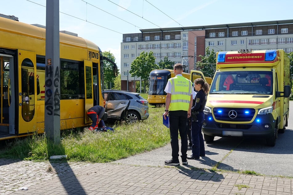 Drei Personen wurden verletzt, es waren mehrere Rettungskräfte im Einsatz.