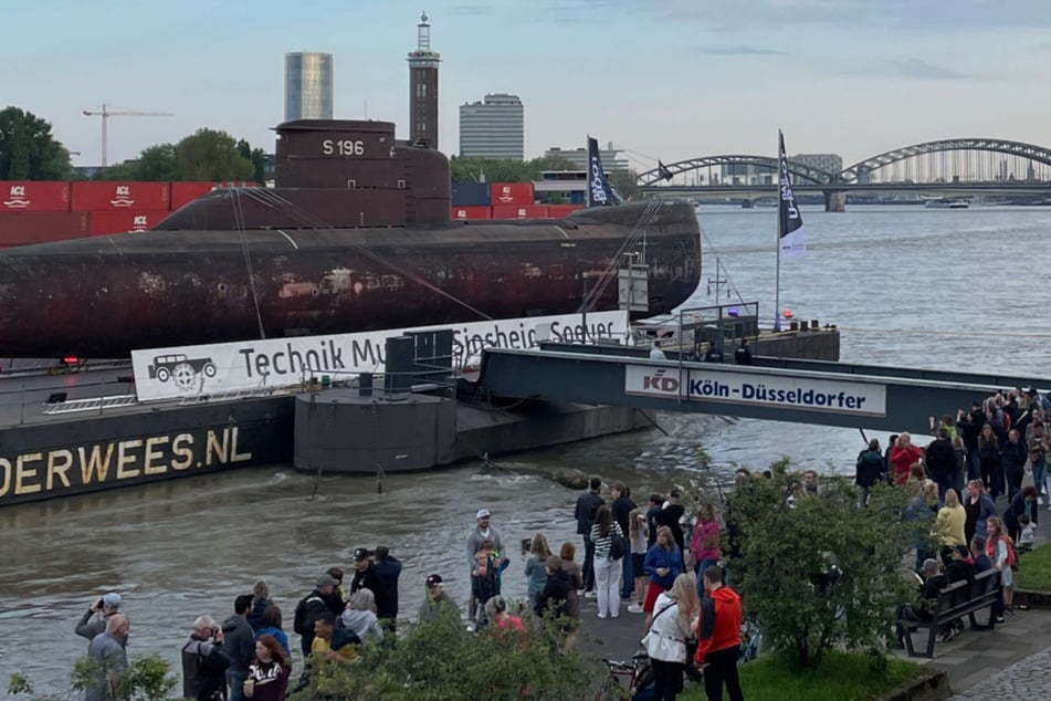 U-Boot auf dem Rhein hat NRW verlassen: Koloss rückt seinem Ziel immer näher
