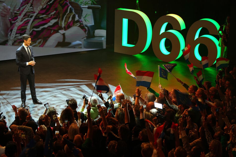 Rob Jetten (38), Vorsitzender der Mitte-Links-Partei D66, kann sich feiern lassen.