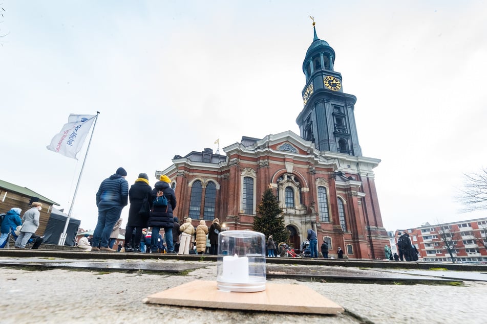 Nun kommt ein weiteres Teil aus seinem Nachlass für den Hamburger Michel unter den Hammer.
