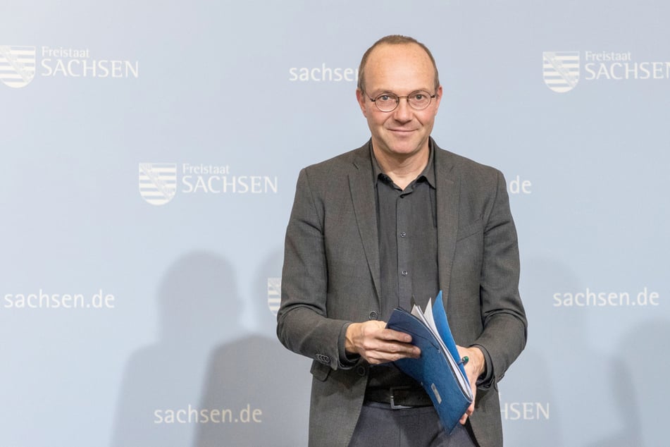 Sachsens Umweltminister Wolfram Günther (50, Grüne) stellte den neuen und gleichzeitig ersten sächsischen Kreislaufwirtschaftsplan vor.