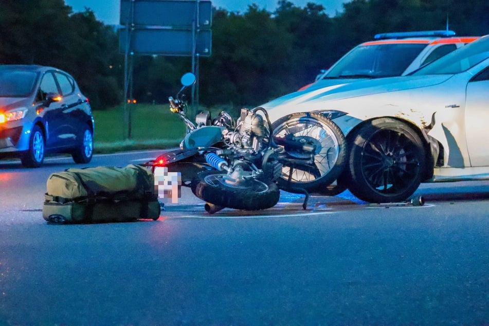 Die Fahrzeuge wurden abgeschleppt.