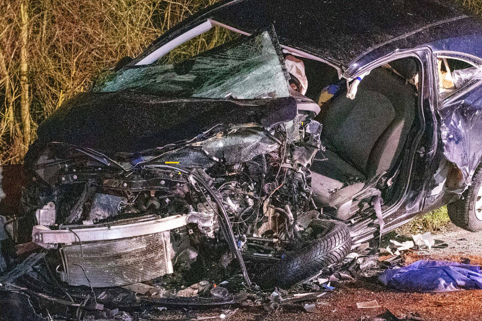 Ein Audi, ein Volvo und ein Opel wurden bei einem Crash im Landkreis Gießen regelrecht zertrümmert.