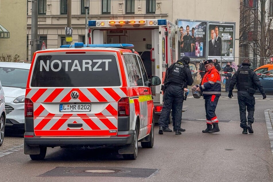 Grund war ein Mann, der sich offenbar in einem psychischen Ausnahmezustand befunden hatte. Er wurde schließlich in ein Fachkrankenhaus gebracht.