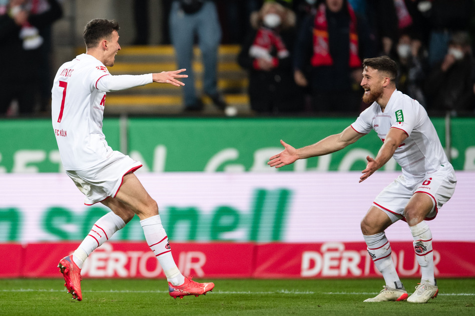 Torschütze Dejan Ljubicic (l.) feierte seinen Treffer zur 1:0-Führung. Mitspieler Salih Özcan empfing ihn mit offenen Armen.