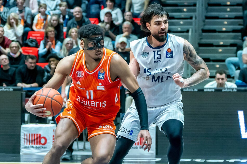 Kostja Mushidi (27, l.) spielt eine starke Saison und kam in die DBB-Auswahl.