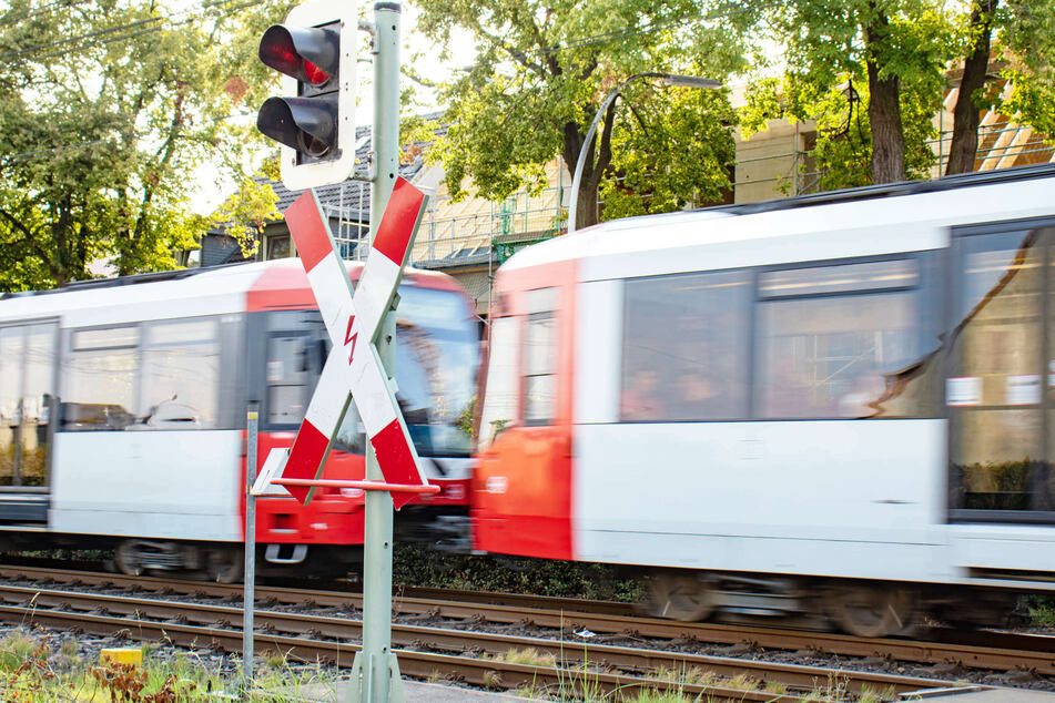 Wegen Bauarbeiten trennen die Kölner Verkehrs-Betriebe (KVB) mit Beginn der Sommerferien eine wichtige Stadtbahn-Verbindung.