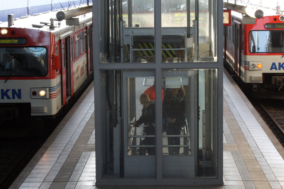 Zwei Züge der AKN in Kaltenkirchen. In wenigen Jahren wird hier die Linie S21 der S-Bahn Hamburg halten.