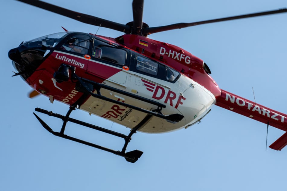 Drama in Oberfranken: Gleitschirmflieger stürzt in Wald