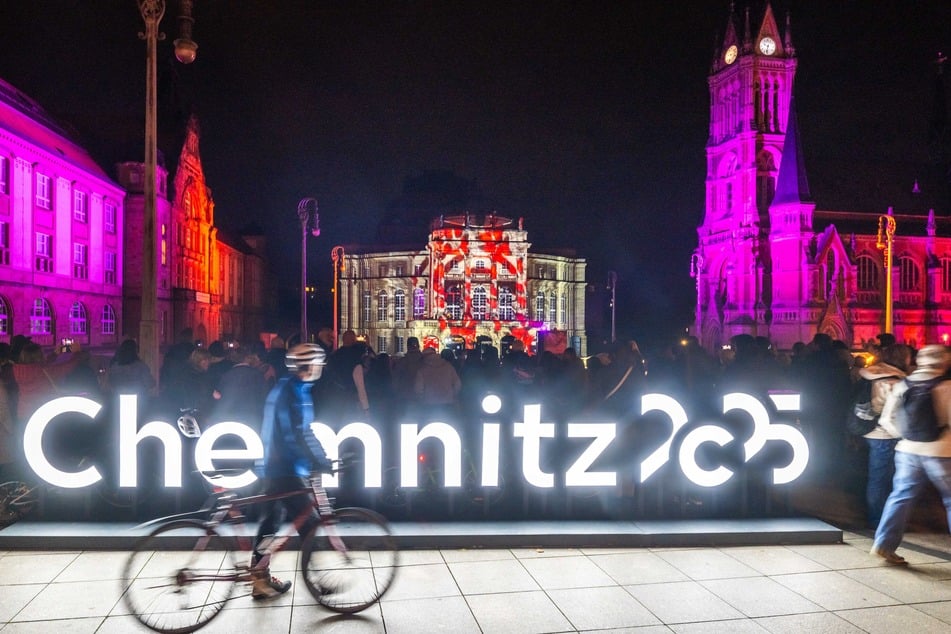 Beim Lichtkunstfestival Light our Vision (LOV) erstrahlte die europäische Kulturhauptstadt in bunten Farben.