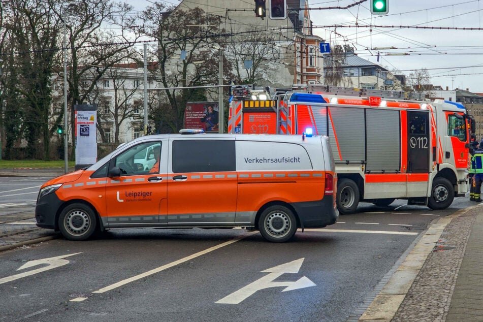 Crash auf Kreuzung im Norden Leipzigs: Georg-Schumann-Straße zeitweise gesperrt