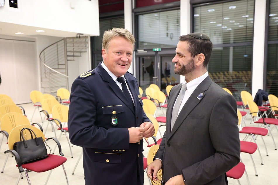Landespolizeipräsident Jörg Kubiessa (59, l.) besprach mit Landesrabbiner Zsolt Balla (44) die Zusammenarbeit.