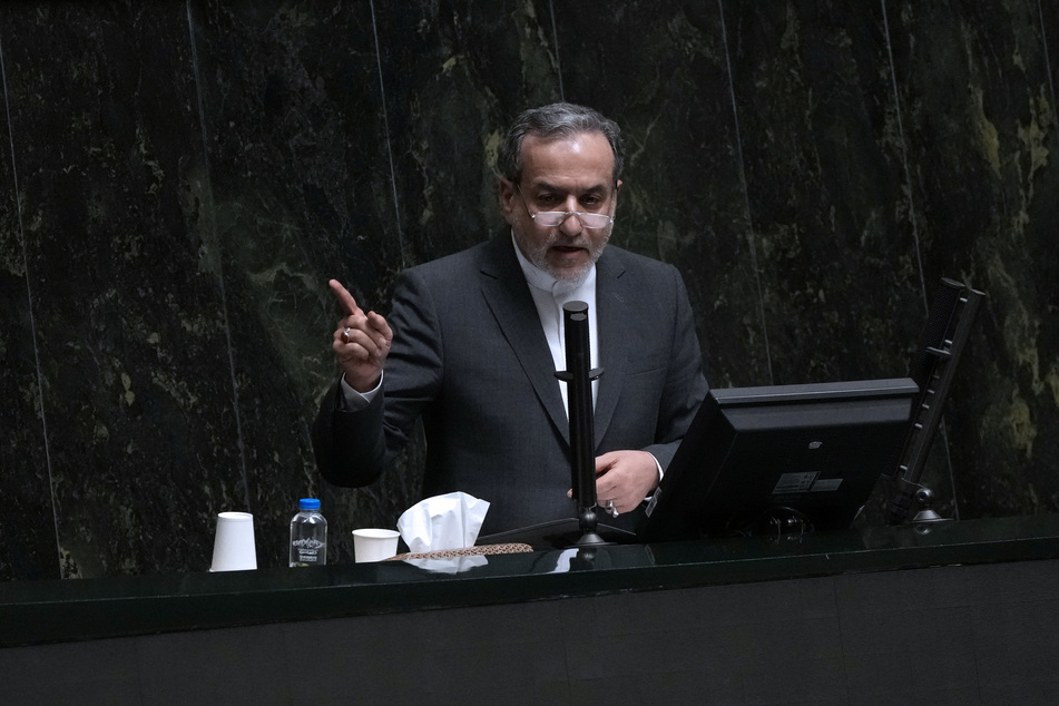 Irans Außenminister Abbas Araghchi (61) setzt sich für eine Waffenruhe im Gazastreifen ein.