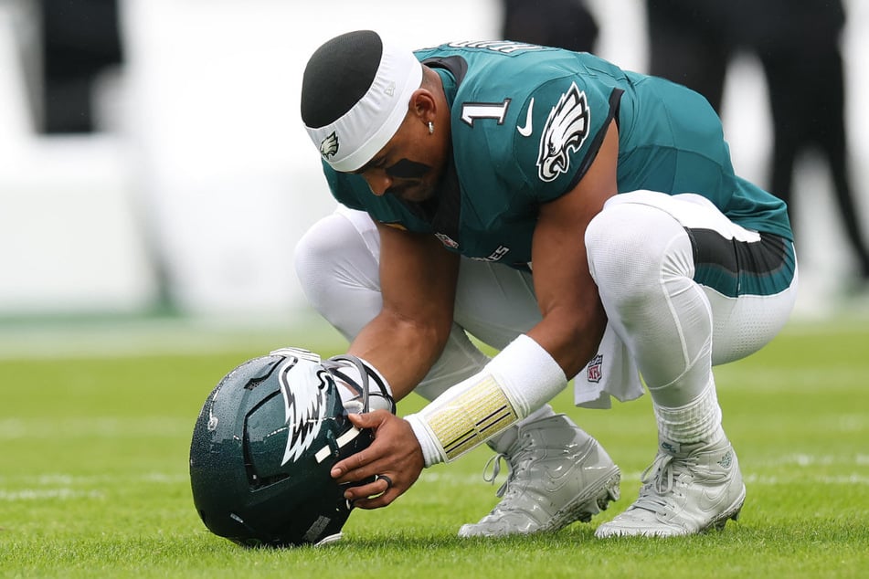 Kontaktsport-Verbot – doch wie lange? Eagles-Quarterback Jalen Hurts (28) kämpft aktuell mit einer schlimmen Venenthrombose und beidseitigen Lungenembolien.