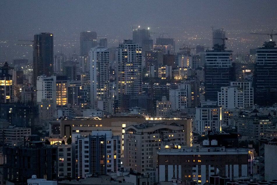 Explosionen nahe der iranischen Hauptstadt reißen Bewohner aus dem Schlaf. In sozialen Medien ist von einer Angriffswelle die Rede, Behörden äußern sich bislang nicht zur Ursache. (Archivbild)