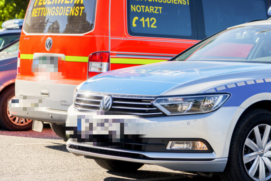 Rätselhafte Ursache: Peugeot-Fahrer stirbt nach schrecklichem Frontal-Crash