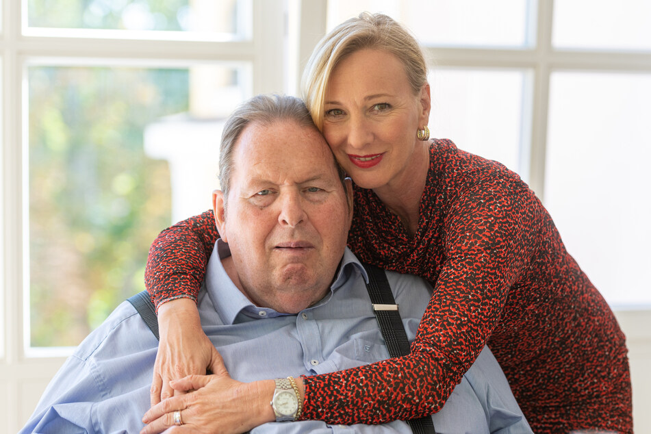 Ottfried Fischer (67) und seine Frau Simone (50) haben ihre kirchliche Hochzeit in das kommende Jahr verschoben.