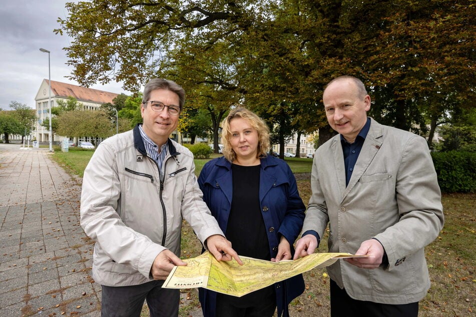Sind für eine Rückkehr des Lutherplatzes: Dietmar Müller (54, Leiter der Landeskirchlichen Gemeinschaft), Solveig Kempe (41, CDU) und Thomas Hinkelmann (58, Gemeindesprecher).