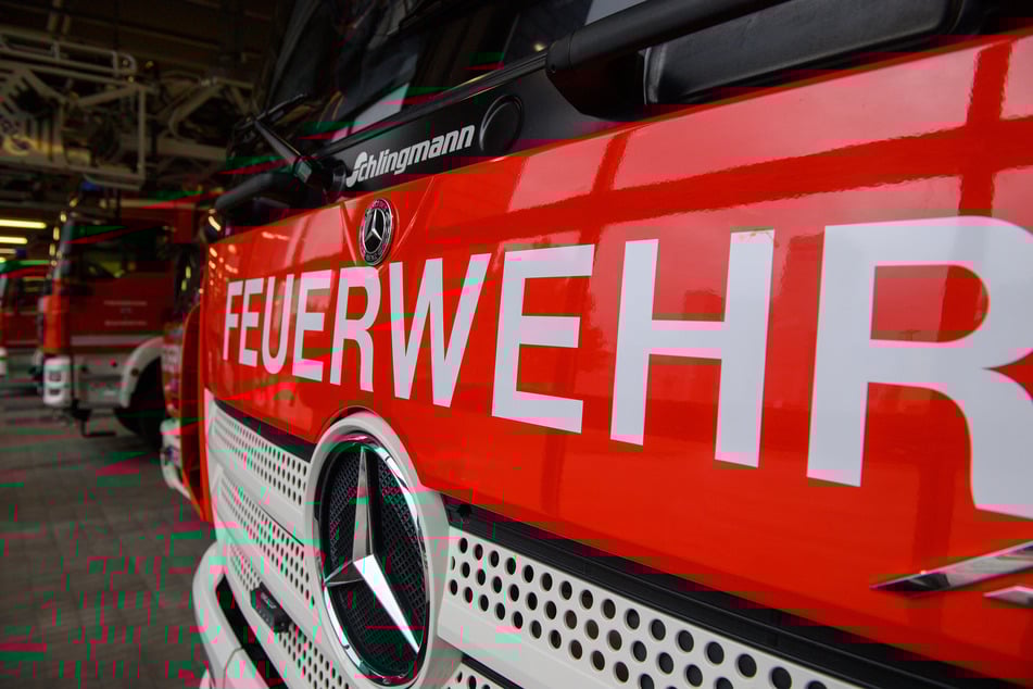 Bei einem Feuerwehreinsatz in Mansfeld wurden fünf Menschen durch Störenfriede verletzt. (Symbolbild)