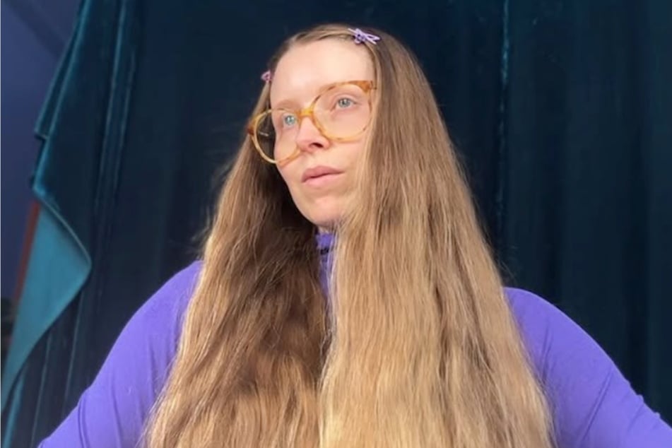 Früher spielte Jessie Cave eine Rolle bei Harry Potter, nun bedient sie einen Haarfetisch im Internet.
