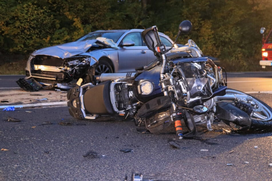 Der Motorradfahrer erlag noch an der Unfallstelle seinen schweren Verletzungen.