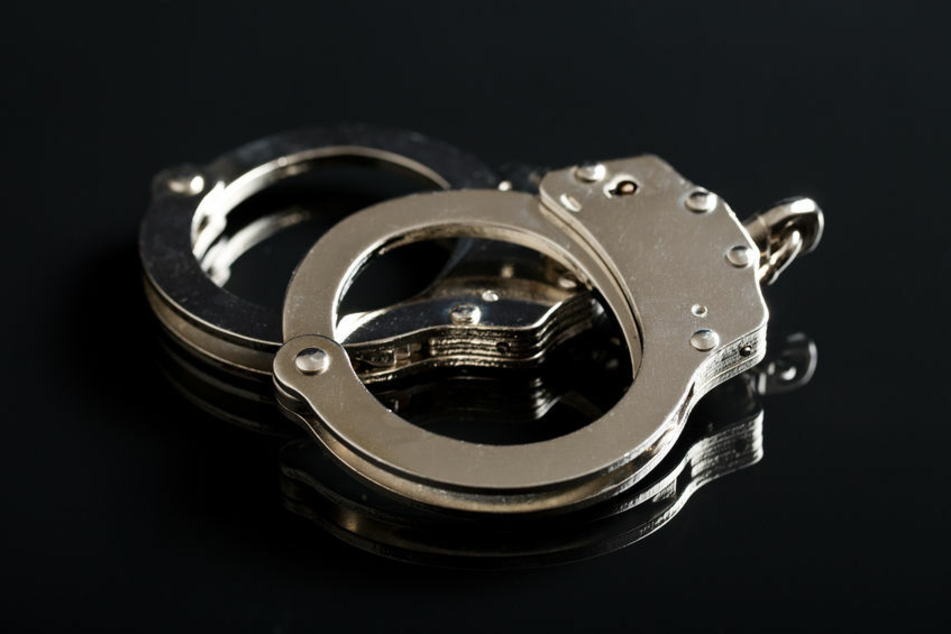 Die Polizei nahm den 31-Jährigen fest: Mittlerweile wurde er in eine Justizvollzugsanstalt überführt. (Symbolbild)