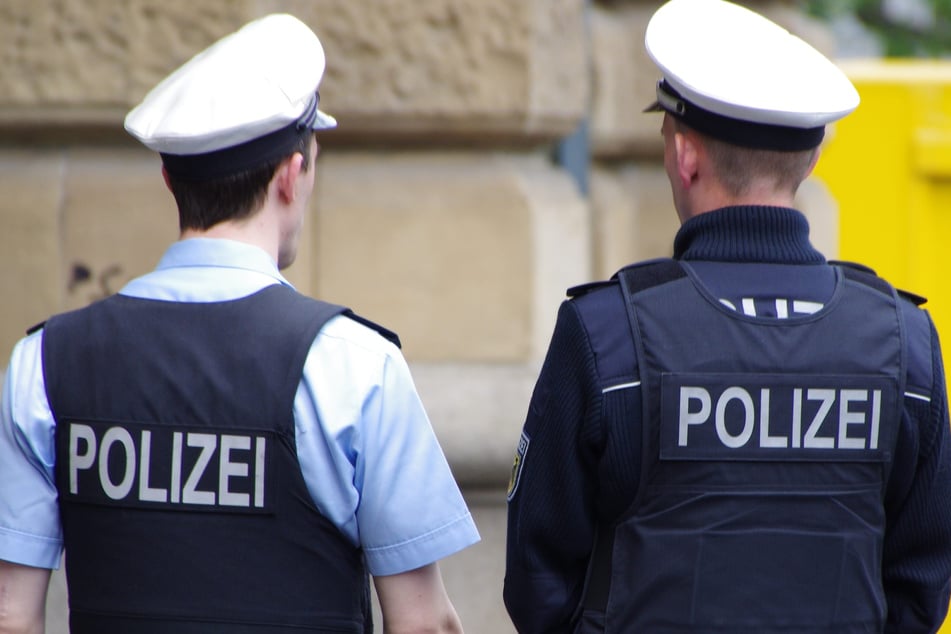 Die Polizei ermittelt wegen Volksverhetzung und Sachbeschädigung. (Symbolbild)