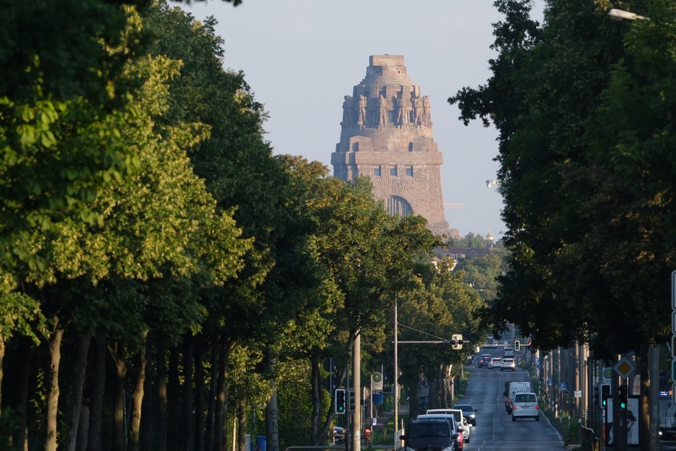 Die Tour führt seine Mitfahrenden unter anderem zu Leipzigs wohl berühmtesten Wahrzeichen: dem Völkerschlachtdenkmal. (Archivbild)