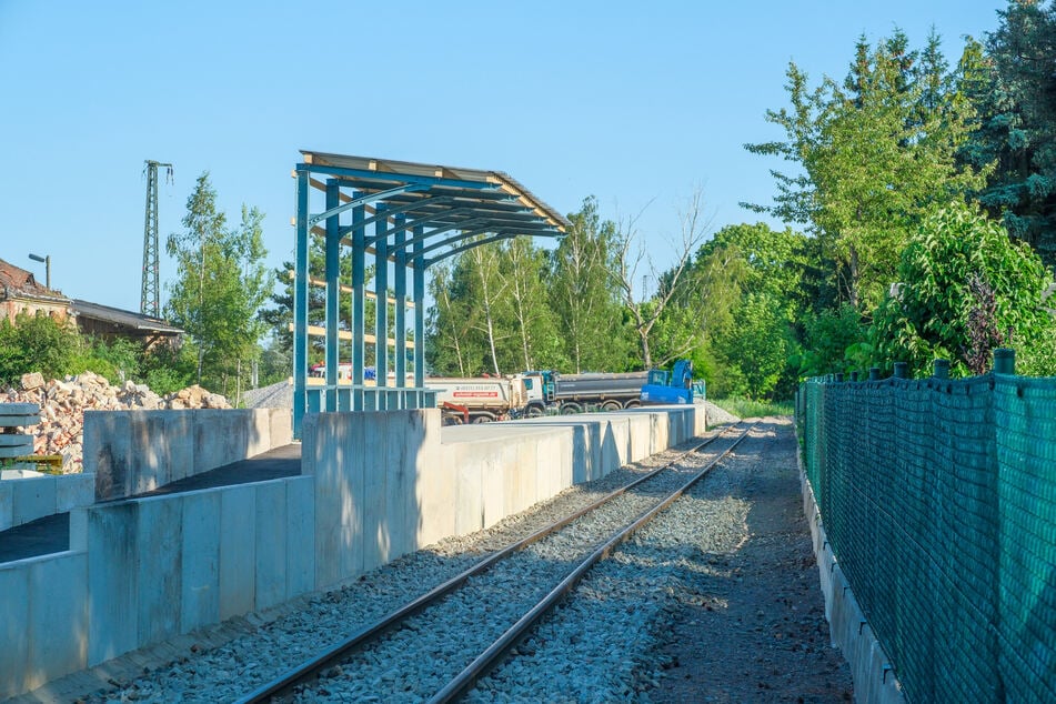 Der neu gebaute Verknüpfungspunkt in Regis-Breitingen - nur 100 Meter vom Bahnhof entfernt.