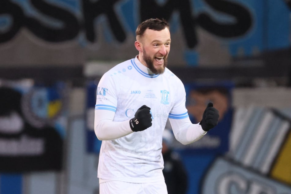 Artur Mergel macht den Deckel drauf und schießt das 3:0.