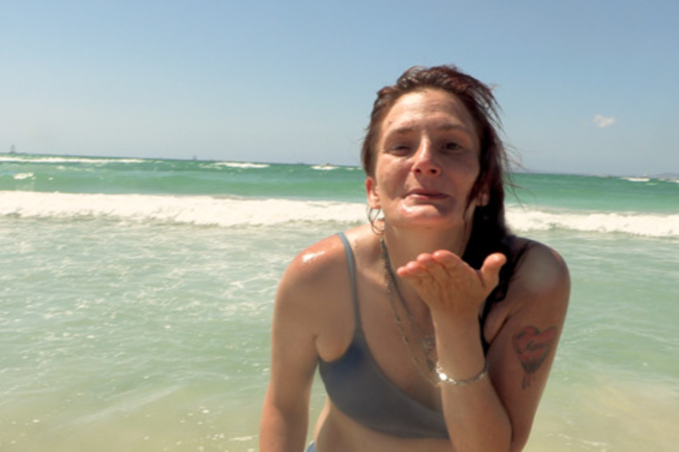 Carola gibt ihren Fans ein Küsschen.