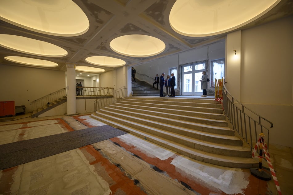 Das Treppenhaus im Kulturpalast. Die Bauarbeiten im Gebäude sollen noch dieses Jahr abgeschlossen werden.