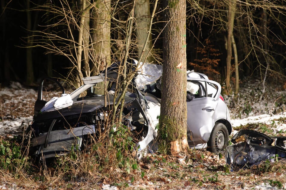 Möglicherweise war Glätte für den tragischen Unfall mitverantwortlich. Ein Gutachter soll die Ursache nun herausfinden.