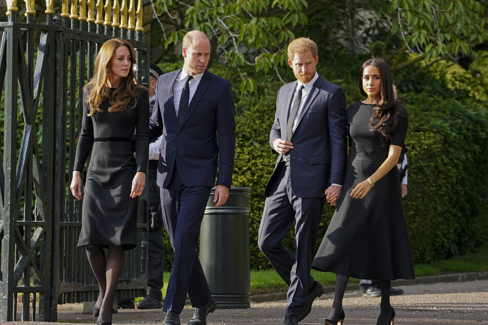 Prinz Harry (39) mit seiner Frau Meghan (42), seinem Bruder und Thronfolger Prinz William (41) und dessen Frau Prinzessin Kate (42). (Archivbild)