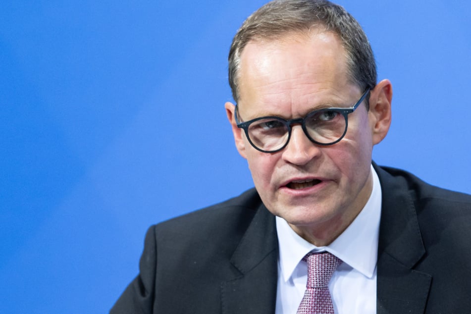 Michael Müller (56, SPD), Regierender Bürgermeister von Berlin, äußert sich auf der Pressekonferenz im Bundeskanzleramt zum weiteren Vorgehen in der Corona-Krise.