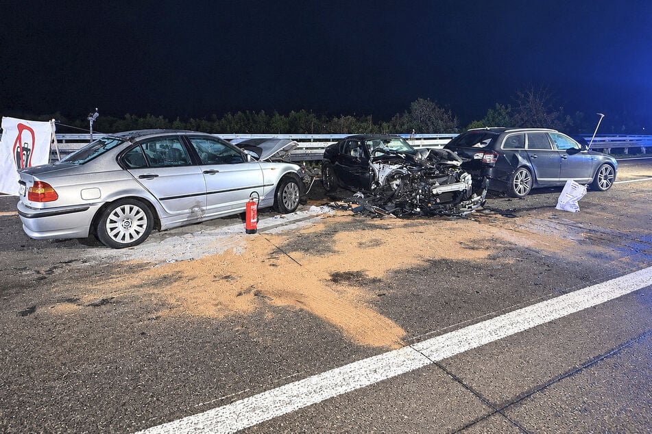 An dem Unfall waren drei Fahrzeuge beteiligt.