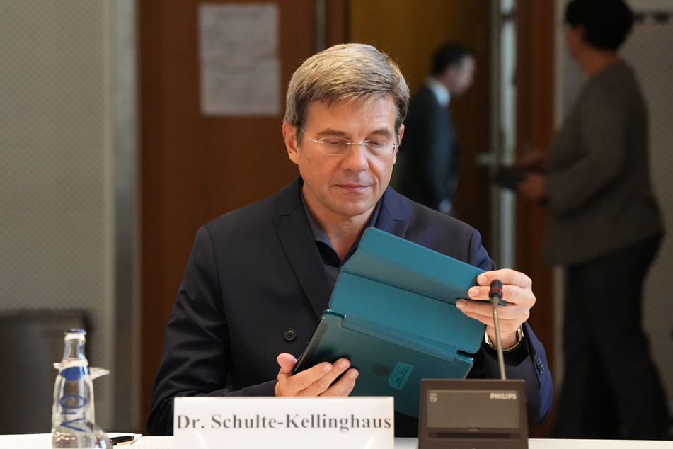 Jan Schulte-Kellinghaus (53) wurde erst im Februar 2022 für eine zweite Amtszeit und damit für fünf weitere Jahre bestätigt.