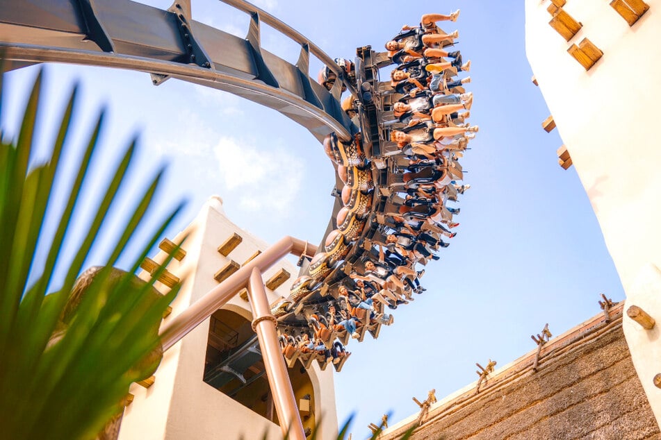 Erlebt die BLACK MAMBA und viele weitere Achterbahnen für Groß und Klein im Phantasialand zu reduzierten Preisen.
