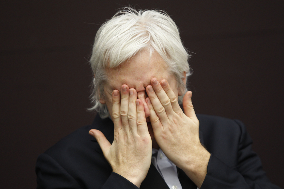 WikiLeaks-Gründer Julian Assange (49) bleibt in Großbritannien in Haft. (Archivfoto)